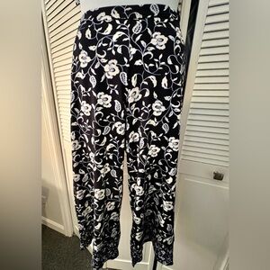 J.Jill Wearever navy & white floral/vine print knit cropped pants. Size 1X, NWT
